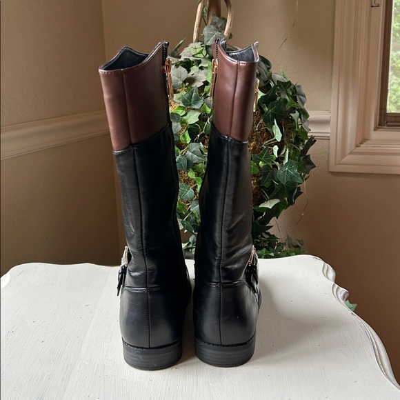 Michael Kors Two-Tone Vegan Leather Full Zip Boots with Silver Buckle Size 5 - Picture 4 of 12